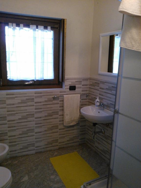 Agriturismo Helianthus Oleggio Oda fotoğraf